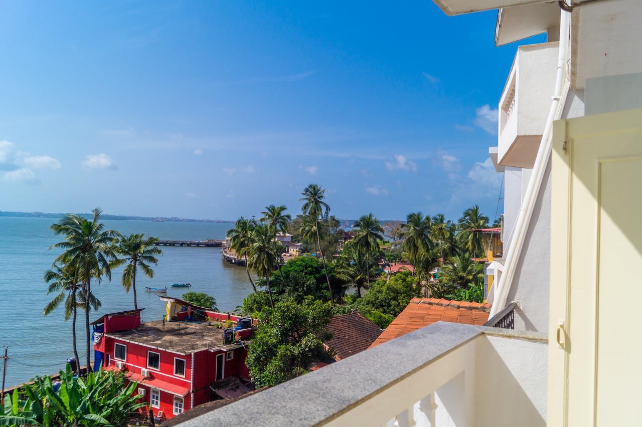 Zuariview Guest House Дона Паула Екстериор снимка